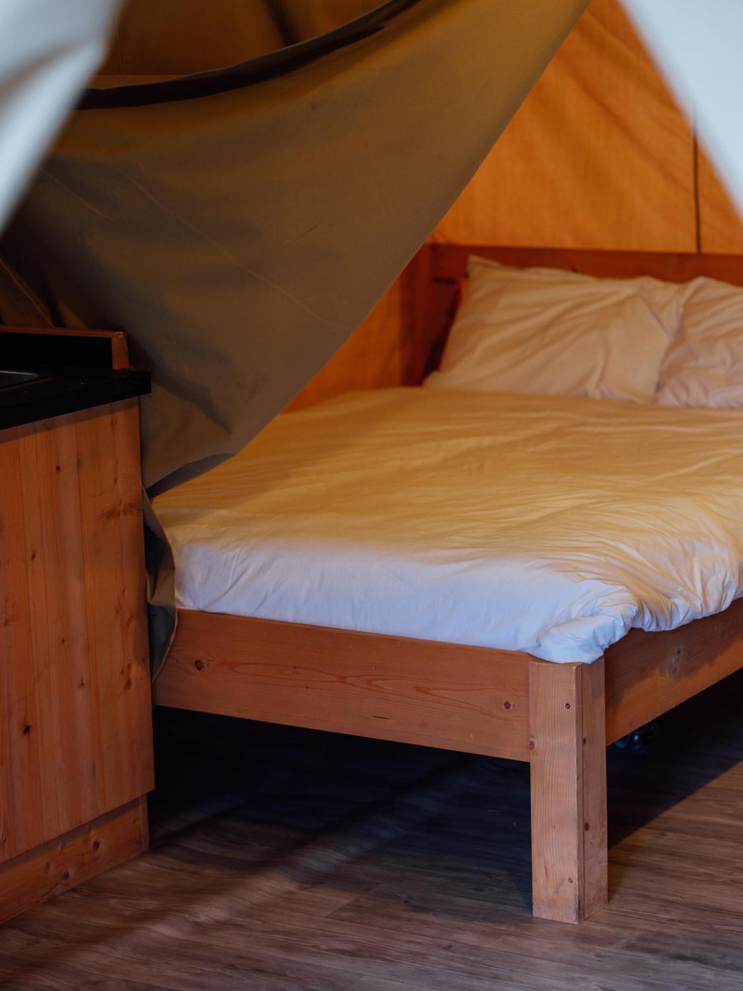 Sunset Retreats Safari Tent Ombersley Eksteriør billede